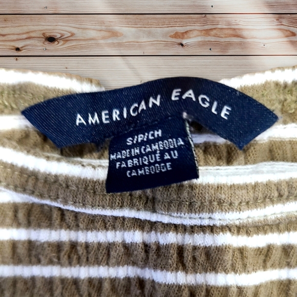 American Eagle Smocked Cropped Tees Size Small - Picture 9 of 9
